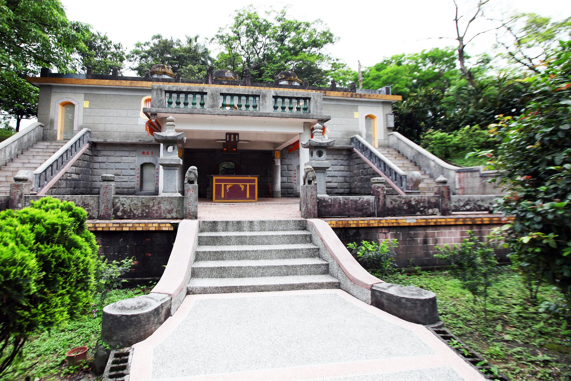 靈泉三塔